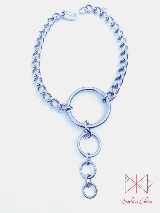 Alignment choker flat Stainless steel chain collar with central O ring with 3 smaller o rings cascading in size suspended from it shown with new links, goth choker alternative collar stainless steel jewellery, goth jewellery, event jewellery, day collar