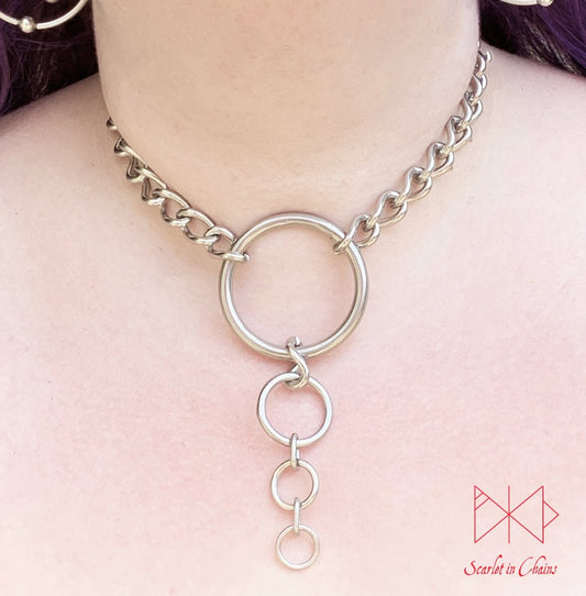 Alignment choker worn Stainless steel chain collar with central O ring with 3 smaller o rings cascading in size suspended from it shown with new links. goth choker alternative collar stainless steel jewellery, goth jewellery, event jewellery, day collar
