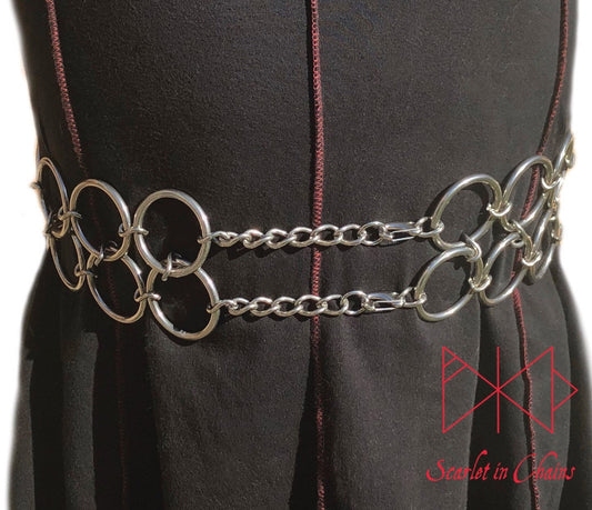 worn front shot Double O ring belt worn, a belt made from two layers of large O rings fastened by two clips with adjustable chain links, Goth Jewellery, Alternative Jewellery, Witch Jewellery, Occult Jewellery, Goth Belt, Alternative Belt, Witch Belt, Stainless Steel Jewellery, Stainless Steel Belt