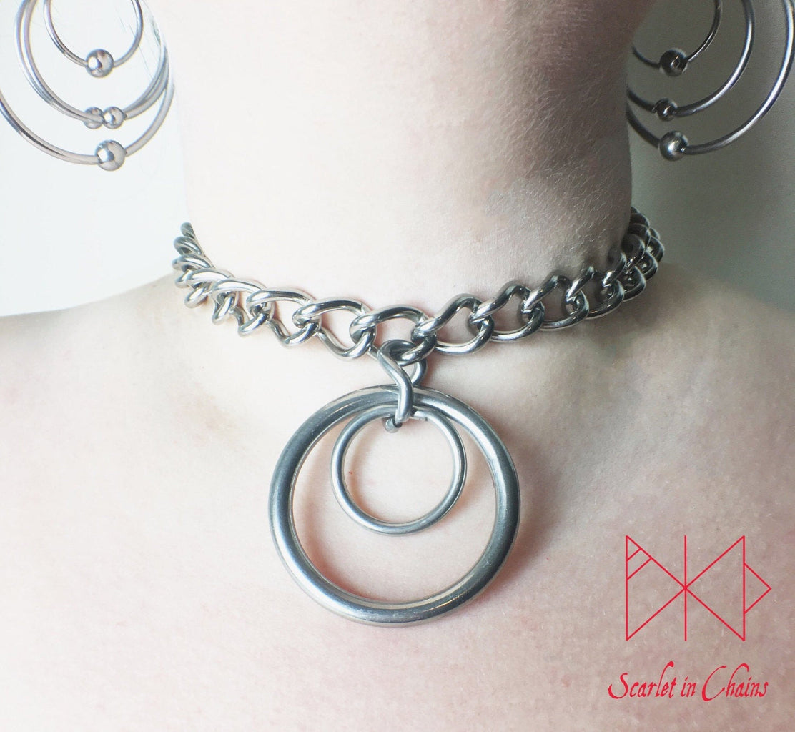Eclipse Collar worn, 3mm chain collar with large 40mm O ring with a 20mm smaller O ring inside it, goth choker, alternative collar, stainless steel jewellery, goth jewellery, event jewellery. Goth Necklace, Stainless Steel Necklace, Event Necklace