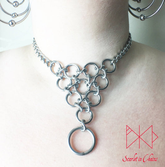 Huntress Day Collar worn Stainless steel chain choker with a triangle of o rings and a larger o ring hanging from the point of the inverted triangle of rings, goth choker, alternative collar, stainless steel jewellery, goth jewellery, event jewellery. Goth Necklace, Stainless Steel Necklace, Event Necklace, witch jewellery, witch necklace, witchy necklace, witchy jewellery