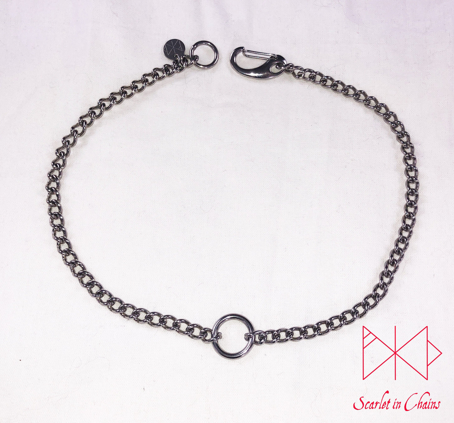 flat shot of stainless steel micro chain O ring day collar finished with a stainless clip