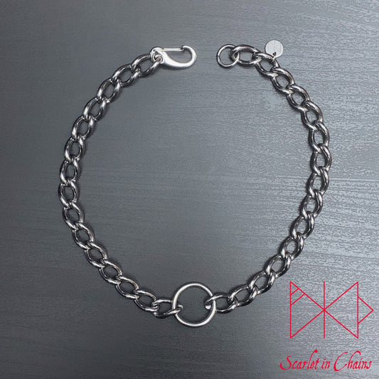 Flat view of luna collar large stainless steel chain with central o ring  finished with a stainless steel clasp, oth choker, alternative collar, stainless steel jewellery, goth jewellery, event jewellery, day collar