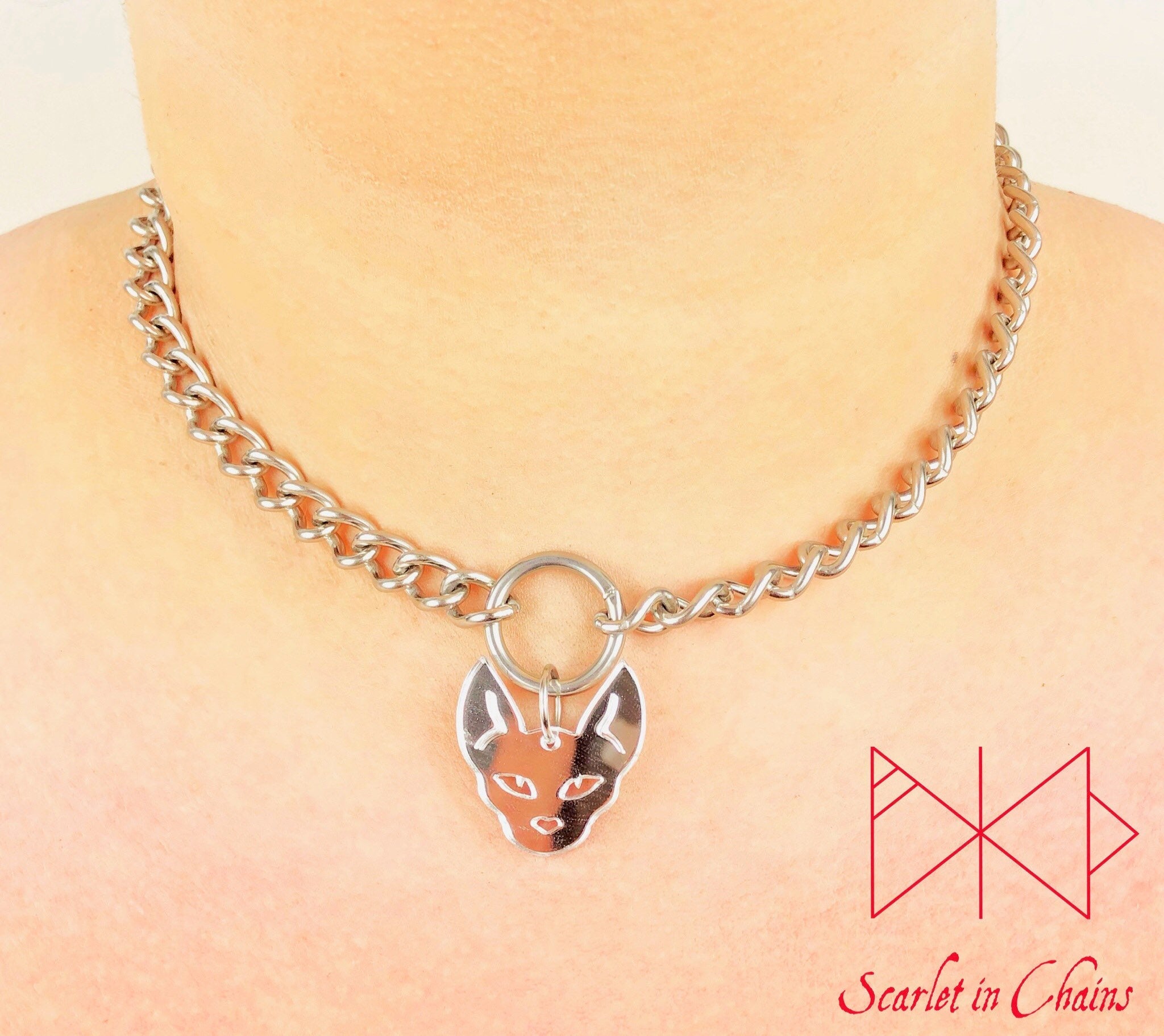 Stainless steel chain o ring choker with mirrored perspex sphynx charm