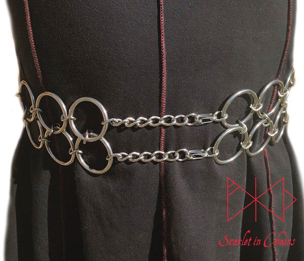 worn front shot Double O ring belt worn, a belt made from two layers of large O rings fastened by two clips with adjustable chain links