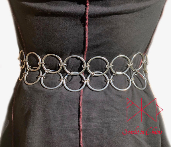Double O ring belt worn, a belt made from two layers of large O rings